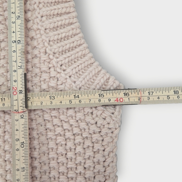 H&M Cream Sleeveless Knit Sweater Vest NWT Womens XS Sold Out Recycled Polyester - Picture 6 of 9